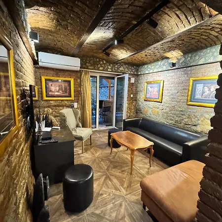 App 1906 Apartman