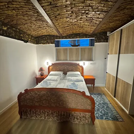 App 1906 Apartman