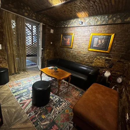 App 1906 Apartman